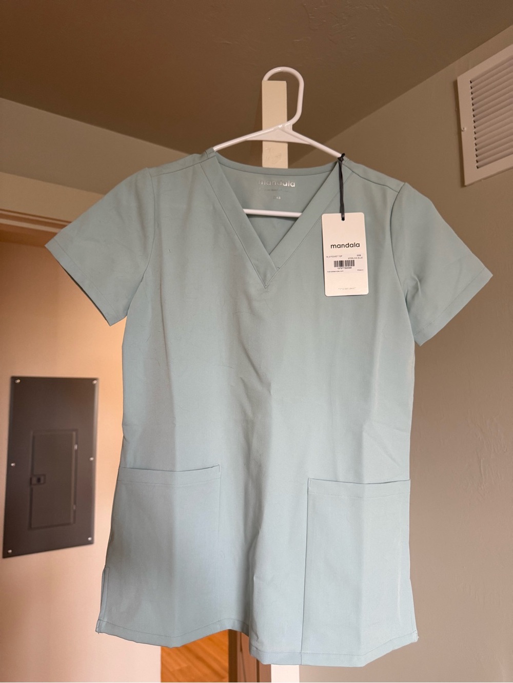 Mandala 6 pocket scrub top in sterling blue 
XXS